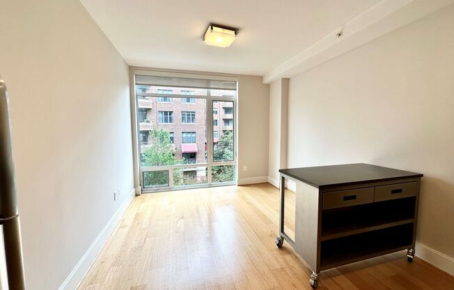 1 bed, 1 bath, $2,750, Unit 811