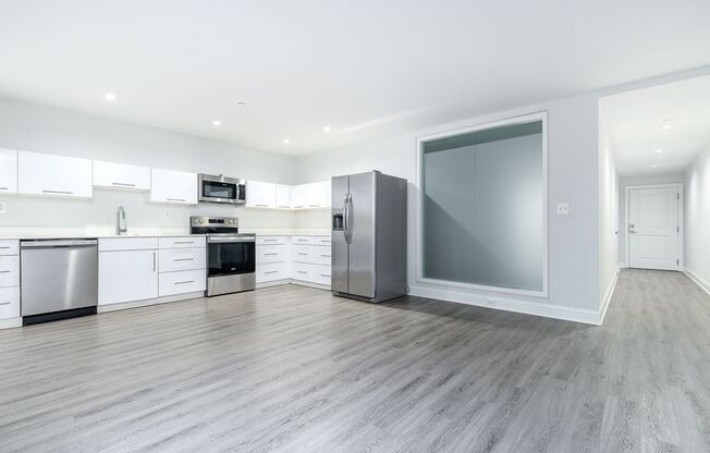 1 bed, 1 bath, 825 sqft, $1,718, Unit GL-10