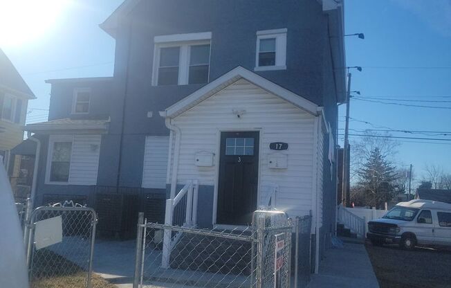 17 West Talbott Street $550 Available Room (Shared Bath)