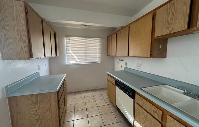 2 beds, 1 bath, $900