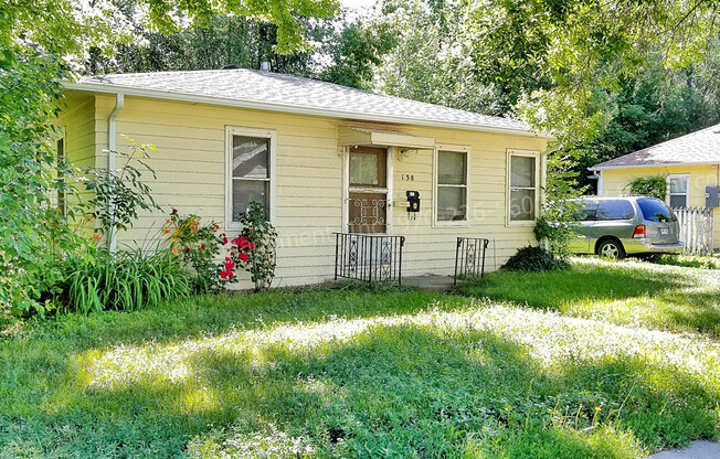 Amazing 2 Bedroom, 1 Bathroom Cottage in Old Town Fort Collins!