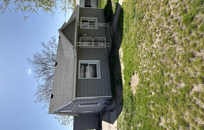 813 W 26 ST