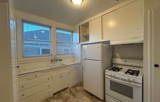 Studio, 1 bath, $1,595, Unit 430 East 15th #4