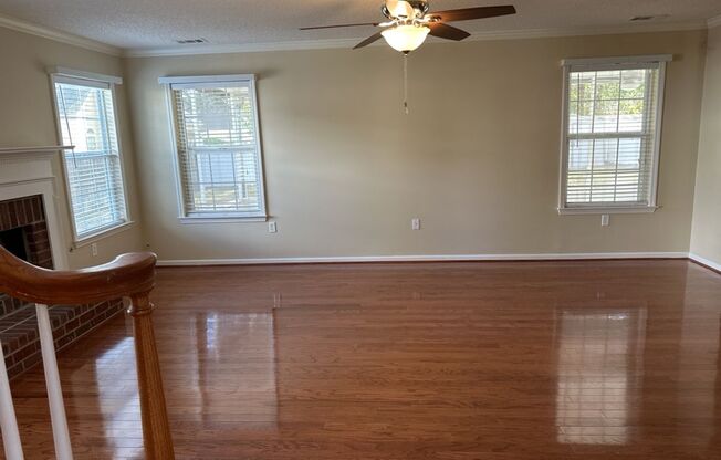 *JUST REDUCED w/ MOVE-IN SPECIAL - $500 off with a lease signed by 12/06/24*