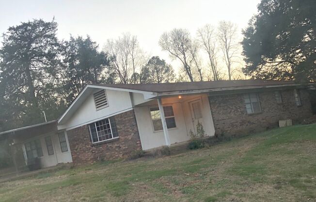 *COMING SOON*Welcome to this spacious 4-bedroom, 2-bathroom home located in Russellville, AR.