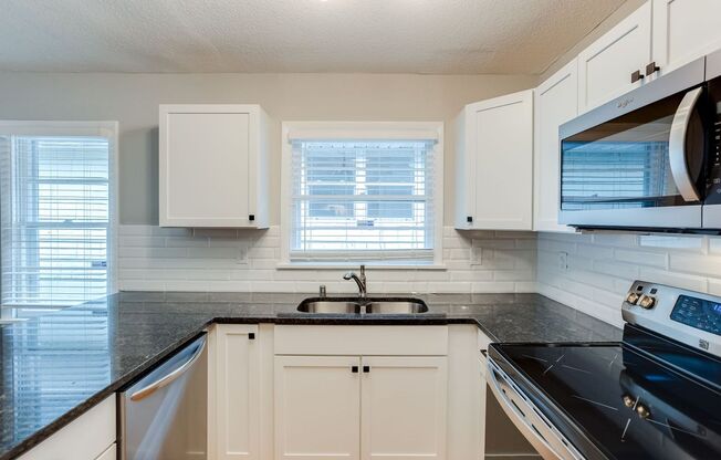Lavrusik 4316/4318 York Ave S