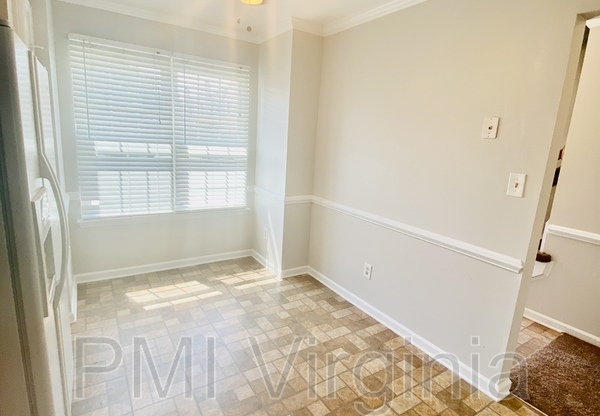 2 beds, 1.5 baths, 1,100 sqft, $1,575