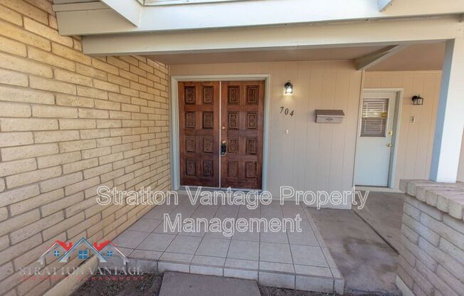 704 E LN JOLLA DR