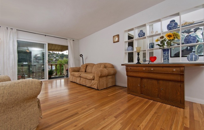 Bright 2BR/1.5BA Condo in Prime La Mesa Village Location