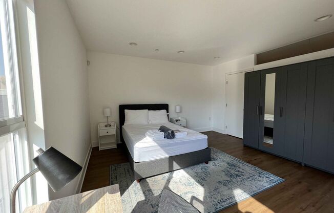 4 beds, 3 baths, 120 sqft, $1,600, Unit 109 - Signature - 2