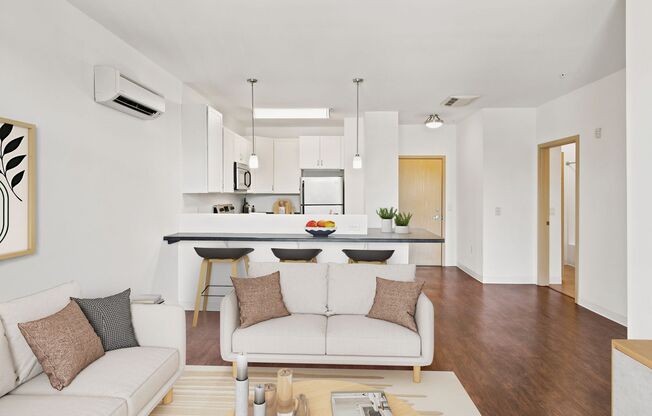 1 bed, 1 bath, 708 sqft, $1,950, Unit 423