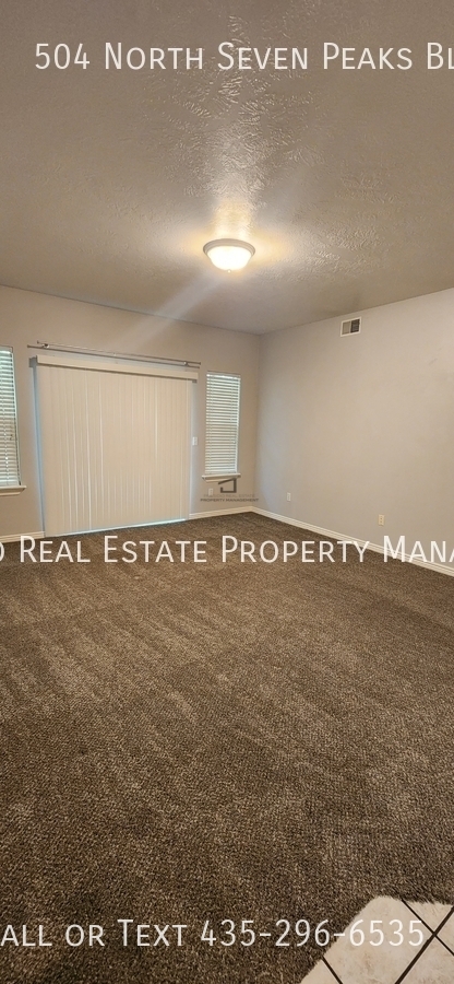 504 N 7 PEAKS BLVD
