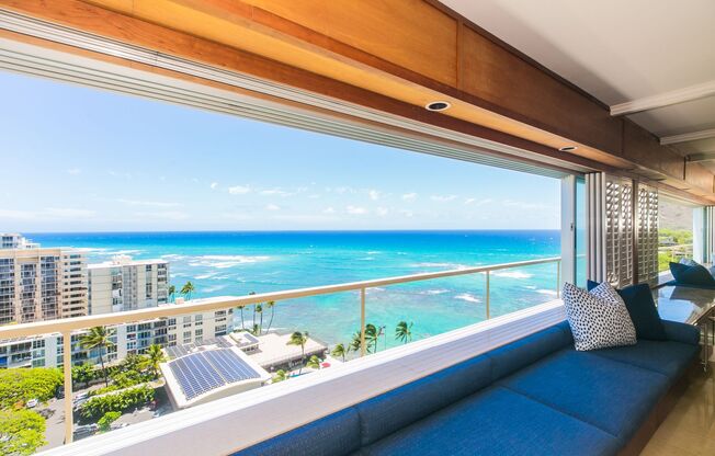 Breathtaking Ocean and Mountain View One Bedroom