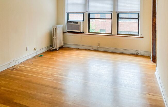 1 bed, 1 bath, 925 sqft, $1,750, Unit 3927-2