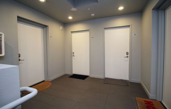 **Rent Special!!**Light and Bright New Construction Condo on Interstate MAX Line