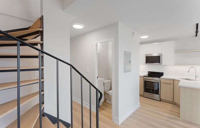 1 bed, 1.5 baths, 667 sqft, $2,400, Unit 20L