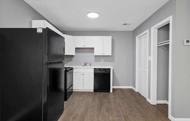 1 bed, 1 bath, 550 sqft, $705, Unit 636 10