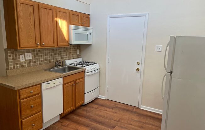 2 beds, 1 bath, 625 sqft, $1,095, Unit 1132