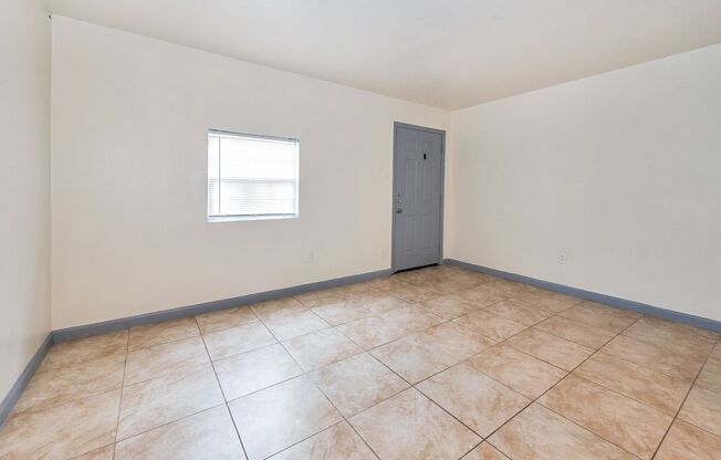 2 beds, 1 bath, $1,025, Unit 20