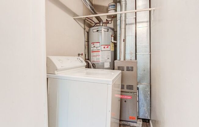 2 beds, 1 bath, $1,299, Unit Apt 3