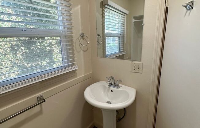 Studio, 1 bath, $1,087, Unit Apt. 09