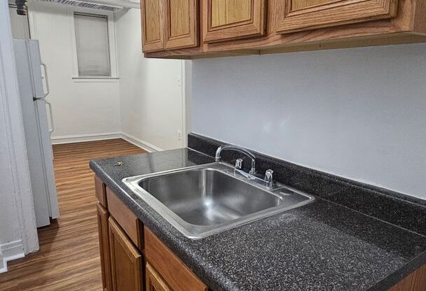 1 bed, 1 bath, $1,450, Unit 3919 - BW