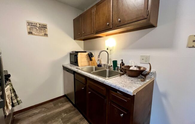 1 bed, 1 bath, $1,025, Unit 41