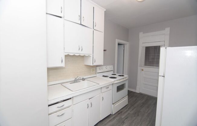 1 bed, 1 bath, $550, Unit Unit 2