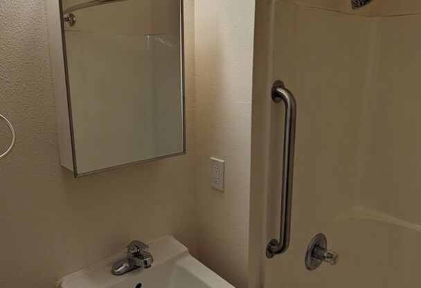 1 bed, 1 bath, 650 sqft, $1,325, Unit 05