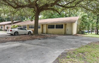 7027 SW 18th Place Unit C (Tower Oaks)