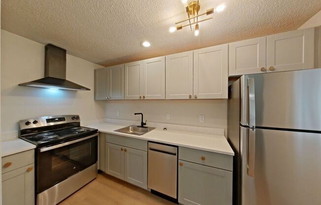 3 beds, 1 bath, 755 sqft, $2,347, Unit 30A
