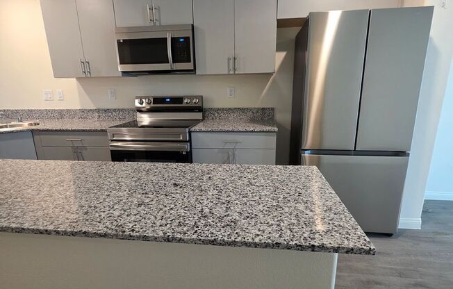 Nearly New Modern Townhome– Move-In Ready!