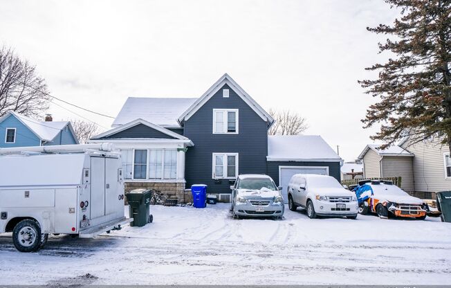 211 Oak St