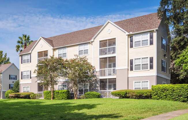 The Colony at Deerwood Apartments - Screened-in private balcony/patio