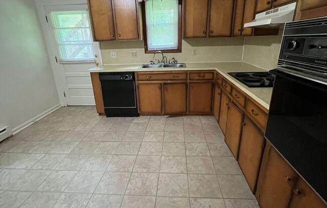 2 beds, 1 bath, 903 sqft, $1,170, Unit K-8