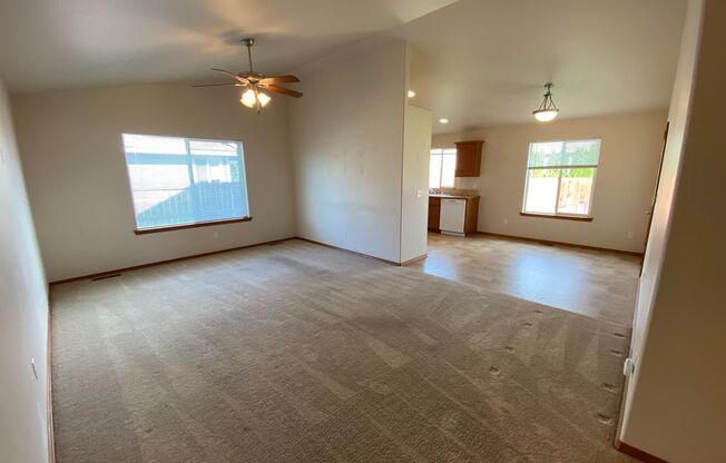 3 Bedroom Home on Cul-De-Sac for Rent!