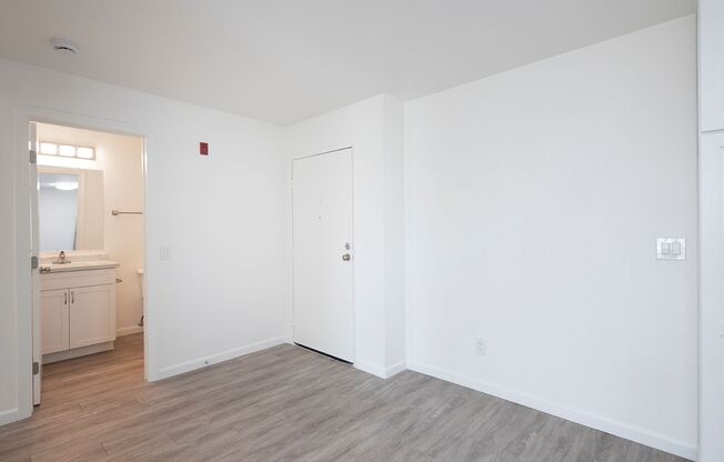 2 beds, 2 baths, 965 sqft, $2,995, Unit 301