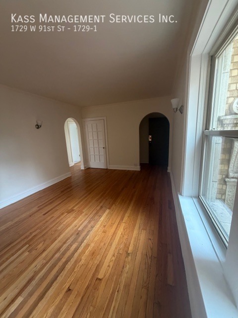 1729 W 91 ST