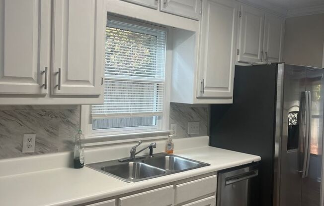 2 beds, 2 baths, $1,600