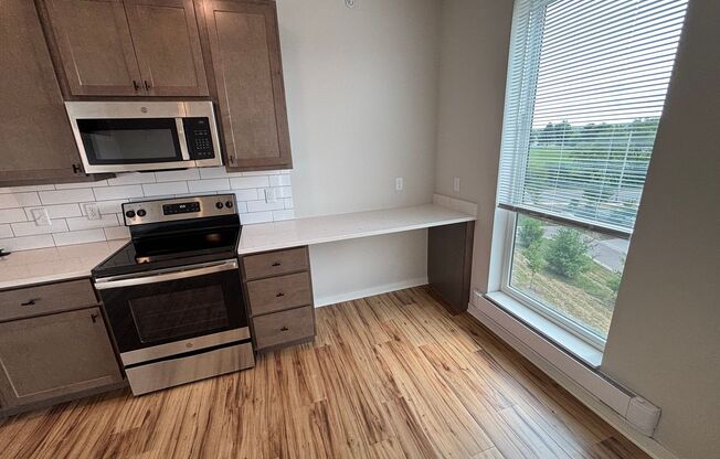 Studio, 1 bath, 585 sqft, $1,515, Unit 10025-304