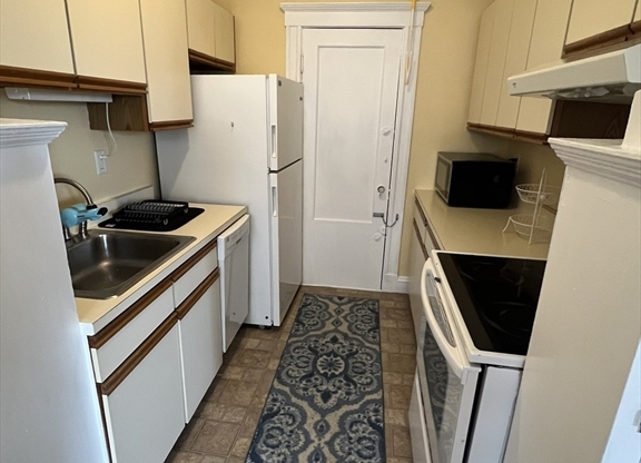 1 bed, 1 bath, 595 sqft, $2,900, Unit 43