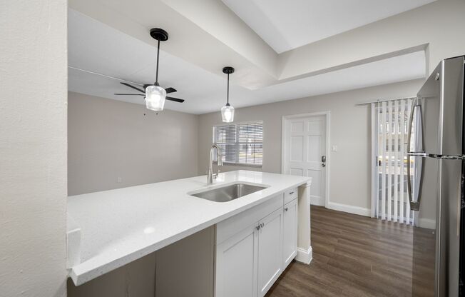 2 beds, 1 bath, 740 sqft, $1,595, Unit 202