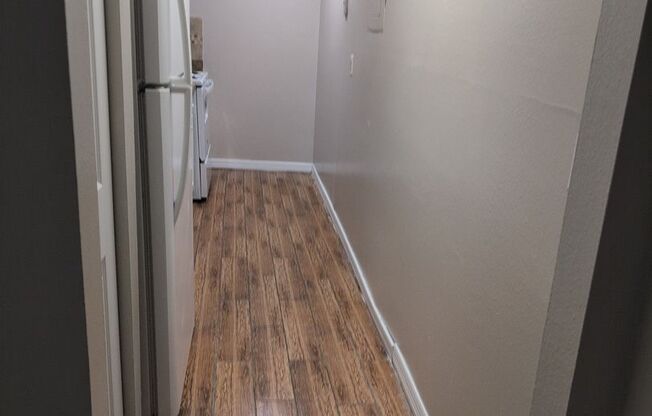 1 bed, 1 bath, 900 sqft, $1,150, Unit 76