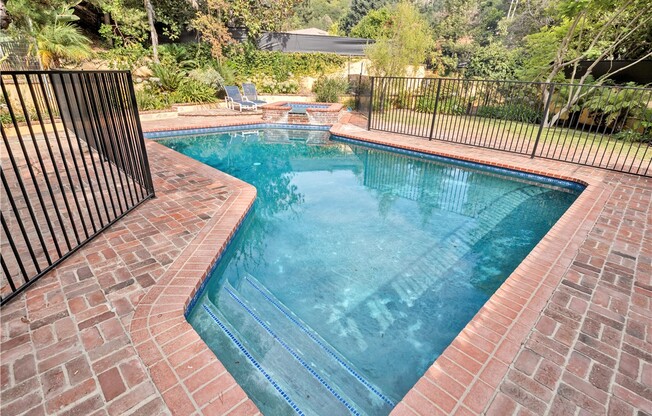 2500 Benedict Canyon Dr