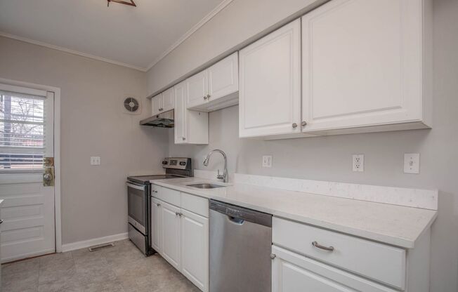 3 beds, 1 bath, $1,600, Unit Kingsland - 2