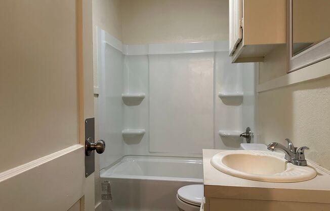 2 beds, 1 bath, $725, Unit 1007