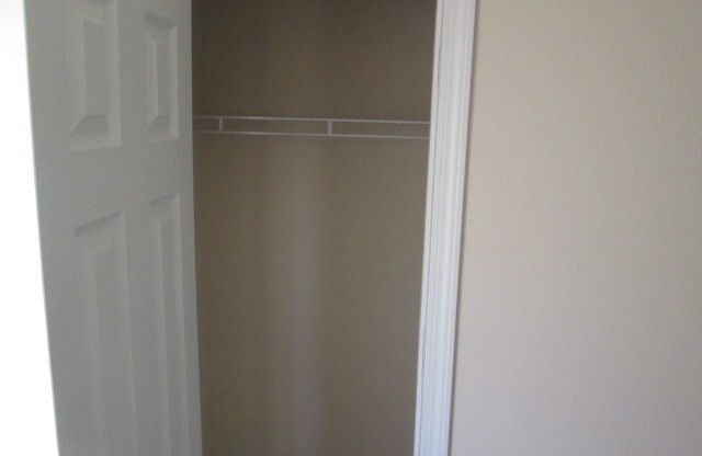 1 bed, 1 bath, 982 sqft, $1,182, Unit 14-207