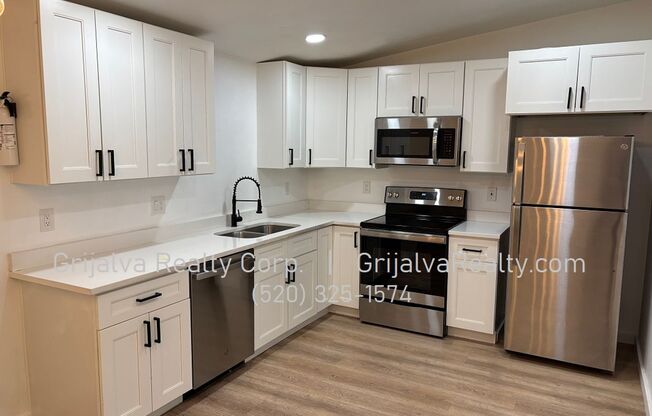 3 beds, 1 bath, 1,083 sqft, $1,500, Unit 2924