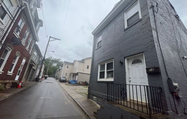 Beautiful 4 Bedroom/ 2 Bath with private courtyard