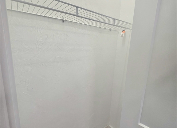 2 beds, 1 bath, $4,200, Unit 2